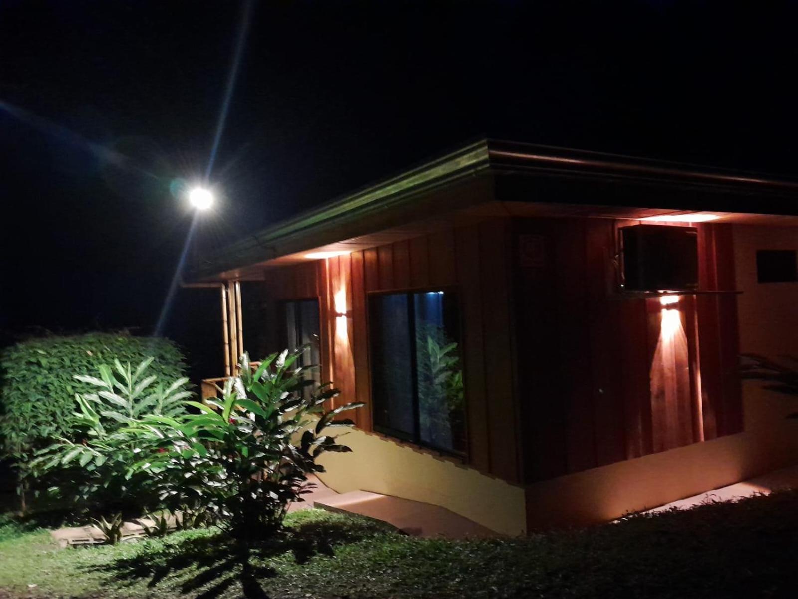 Gambas Lodge La Fortuna Exterior photo