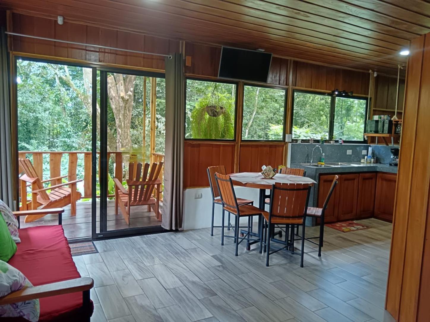 Gambas Lodge La Fortuna Exterior photo